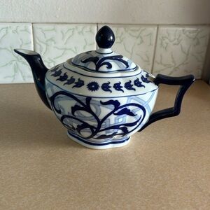 Bombay teapot